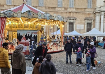 Babbo Natale al Villaggio dei Mercatini tirolesi Piazza XX Settembre a Modena